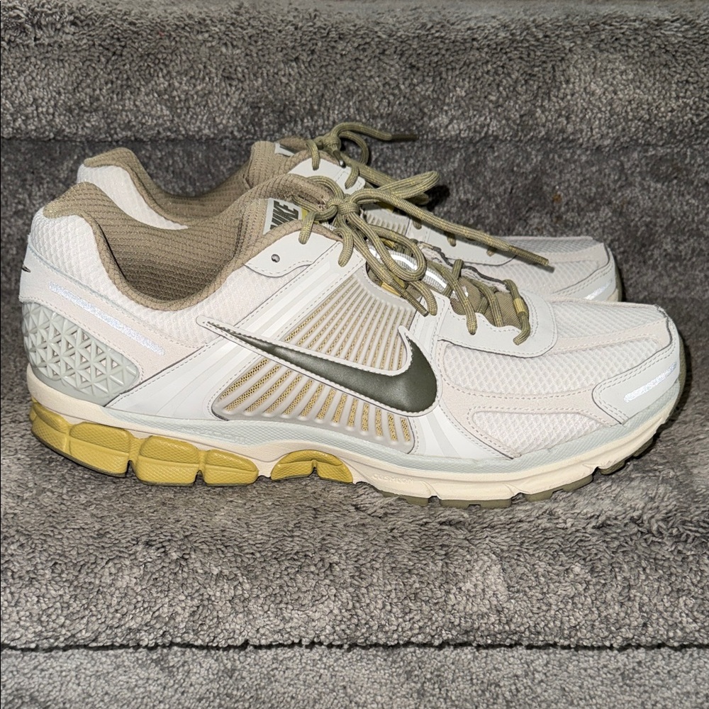 Men’s Nike Vomero 5